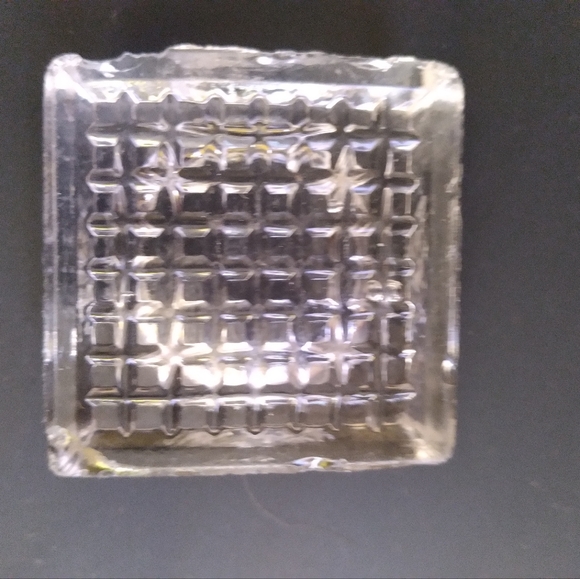 Pair of Waffle Design Salt Cellars by The US Glass Company circa 1900-1910 - Picture 3 of 10